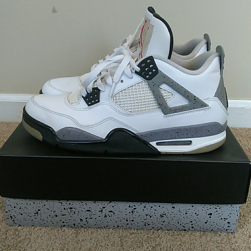 Sold Air Jordan Retro 4